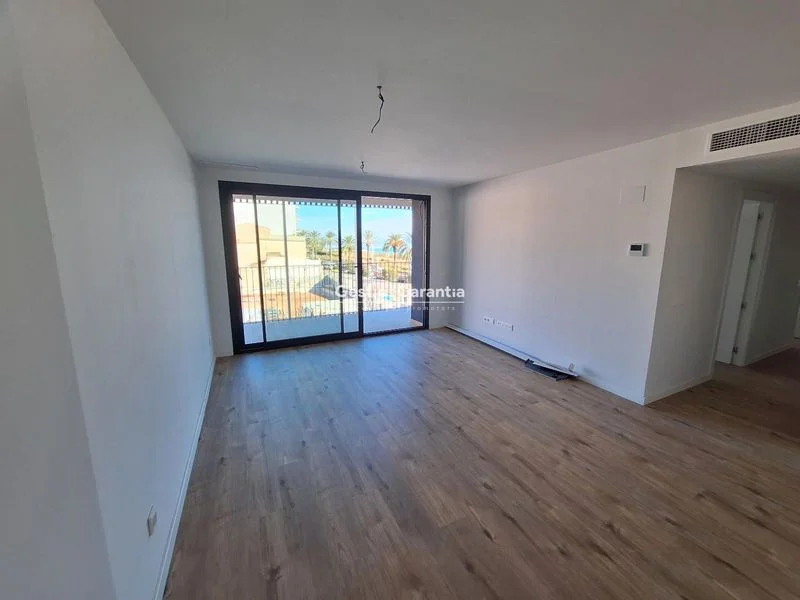 Sea-view Badalona flat, three bedrooms