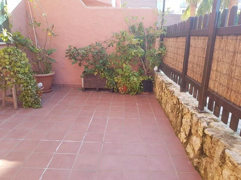Ground-floor flat with communal pool