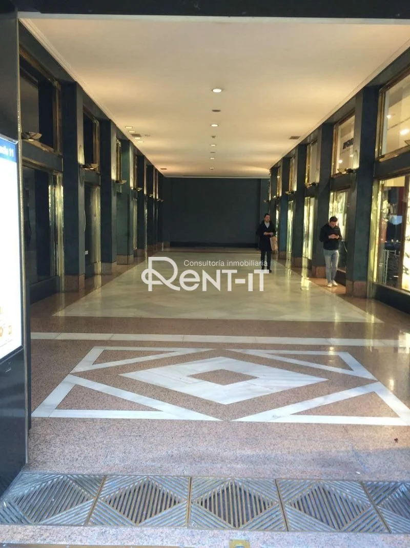 Bright Barcelona office, 325 m²
