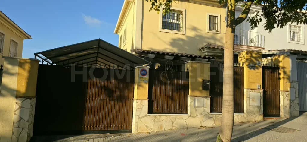 Casa con dos viviendas en Cruz de Humilladero