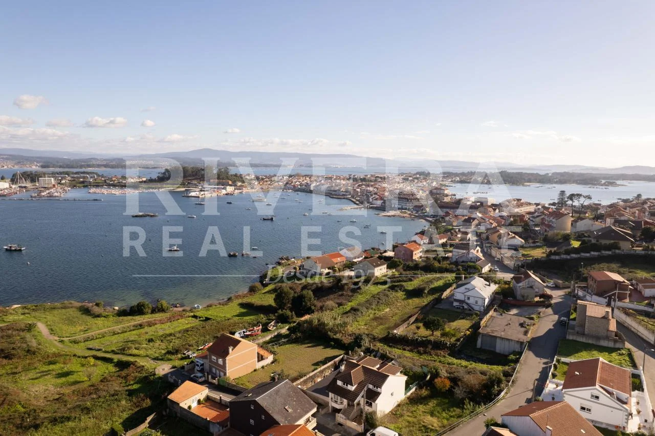 Coastal chalet with 518 m² plot
