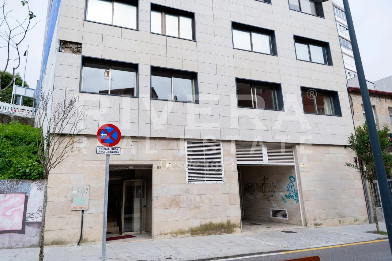 Gran complejo de oficinas con garaje en Vigo