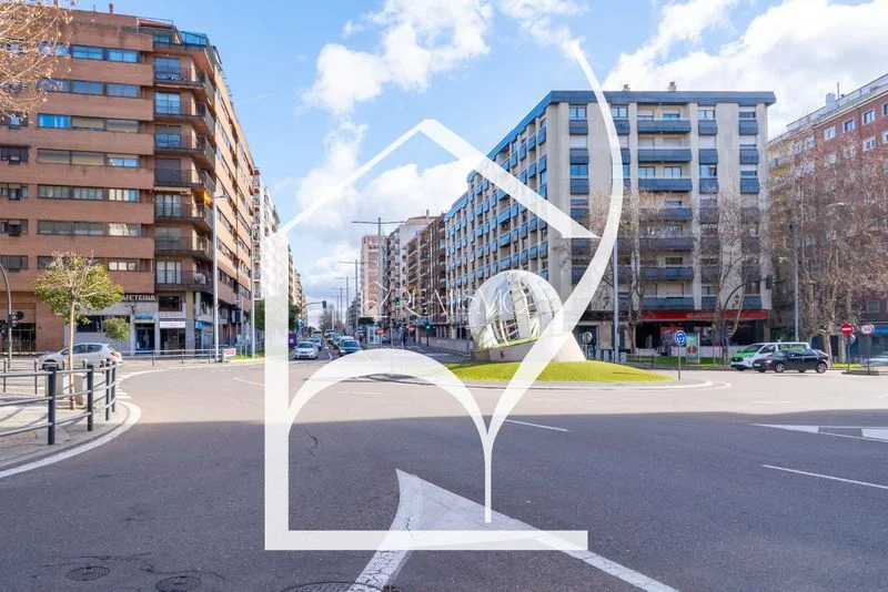 Plazas de garaje junto a Avenida Portugal