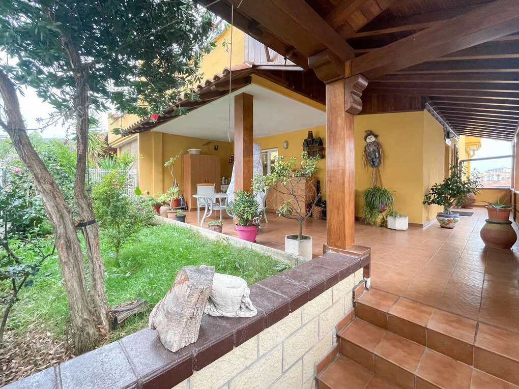 Chalet privado de cuatro plantas en Lilibaso