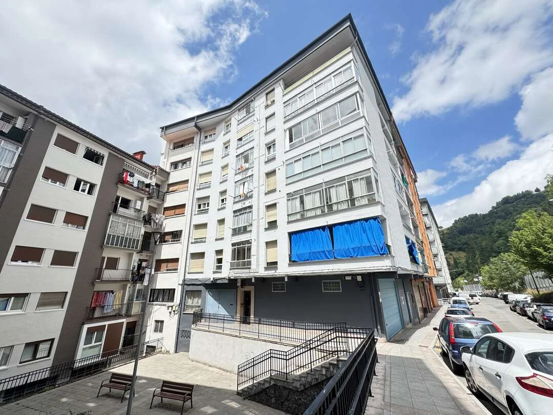 Piso exterior de cuatro habitaciones en Zumarraga