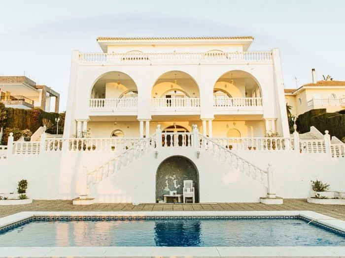 Villa de seis dormitorios con piscina privada