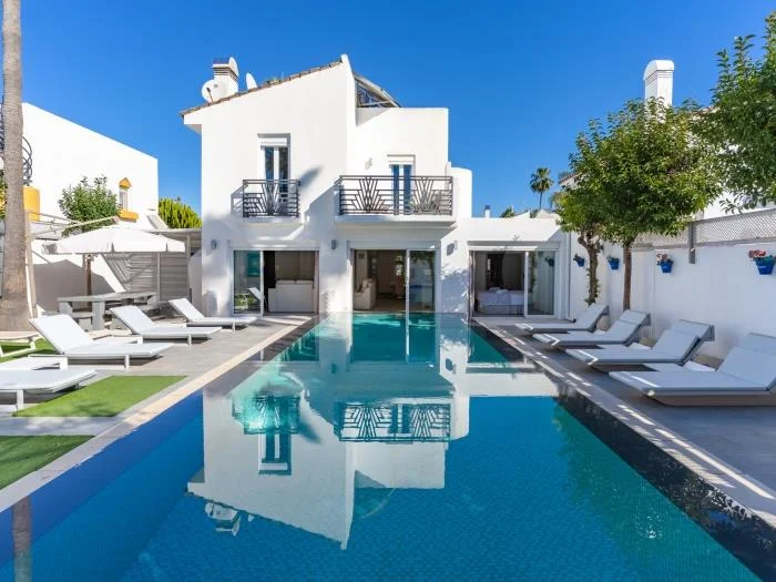 Villa nueva en Atalaya, 5 dormitorios