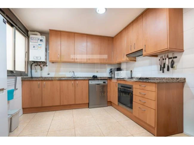 Three-bedroom flat in Gràcia