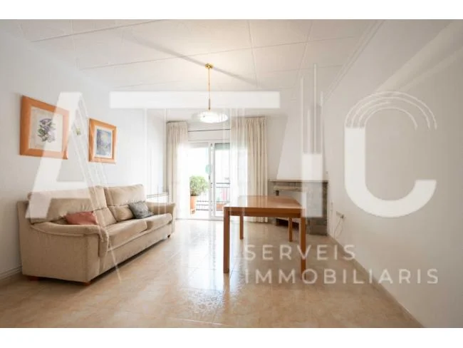 Four-bedroom flat in La Concòrdia