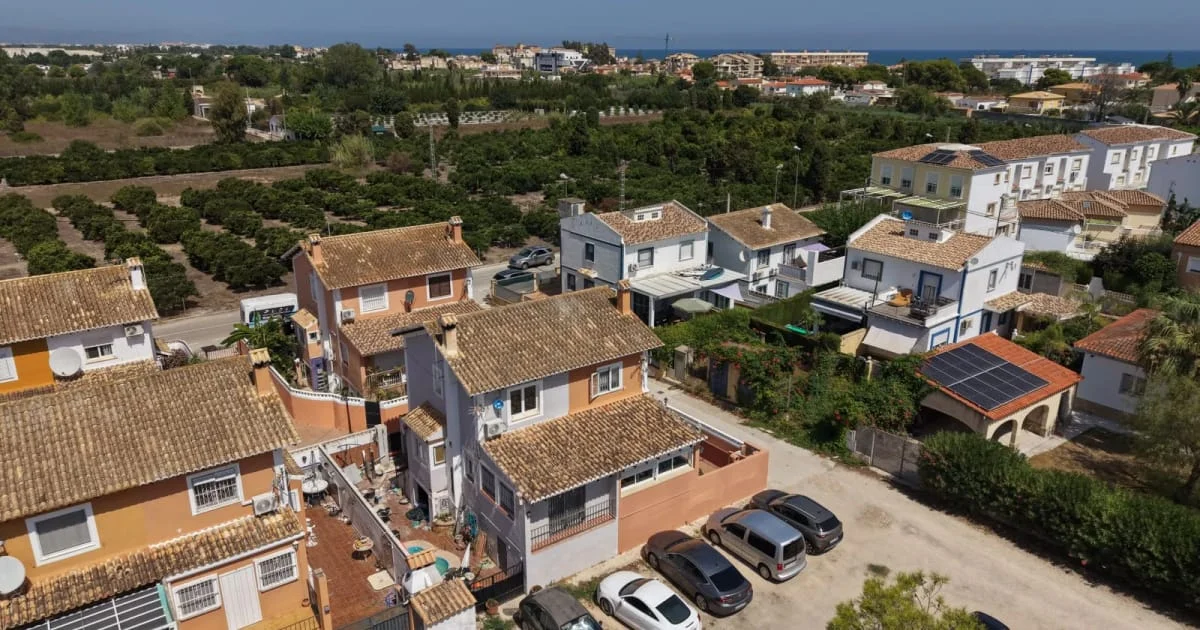 Oliva townhouse near beach, 4 bedrooms