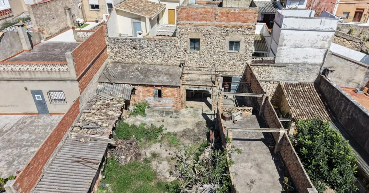 Townhouse in L'Atzúbia, 259 m², patio