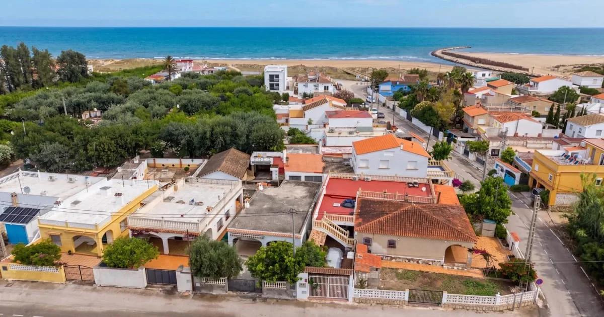 Mediterranean villa near Oliva beach