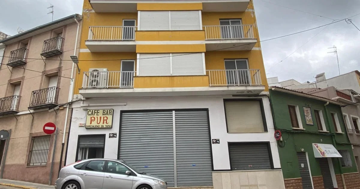 Central Pego building with commercial premises
