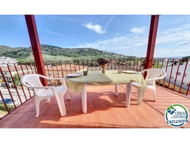 Apartamento en Roses con terraza sur y vistas al mar