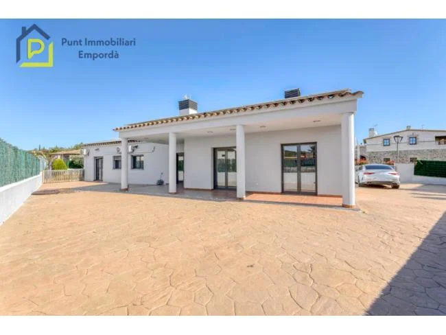 Renovated house in Cistella, 4 bedrooms