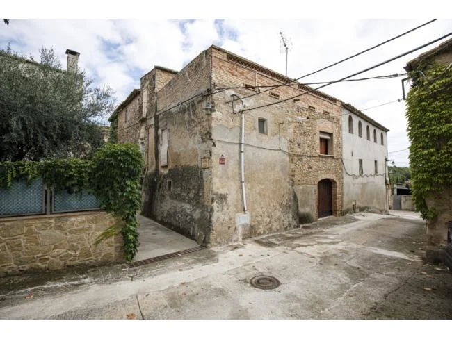 Historic Empordà masia with 359 m²