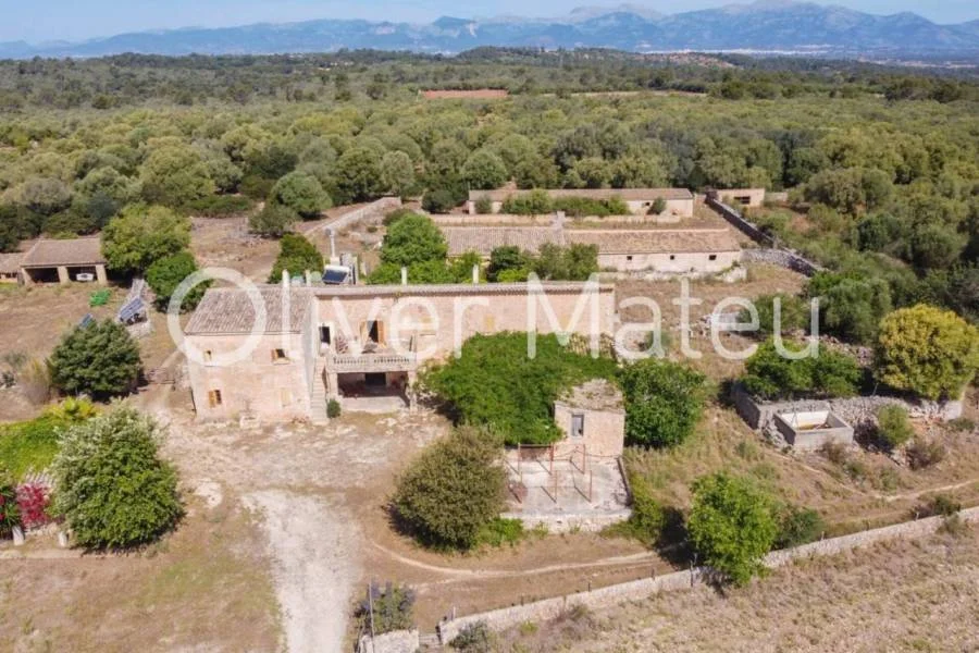 Finca rústica histórica con 10 dormitorios