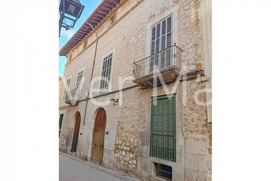 Historic Sóller house, garden and garage