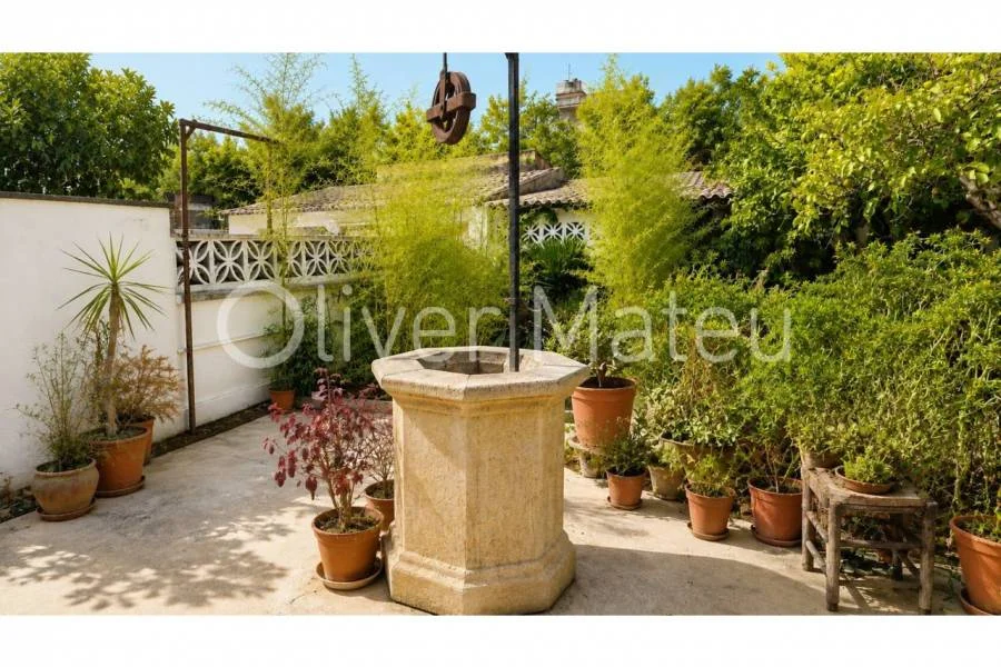 Single-level Inca house with private garden