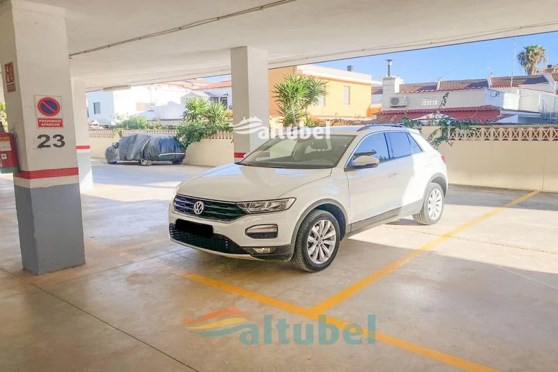 Large covered parking space, 34 m²