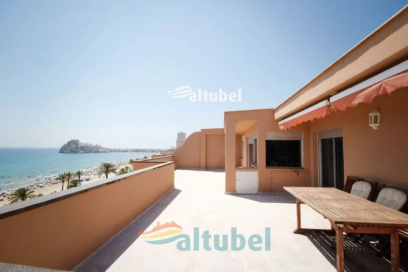 Beachfront penthouse with 77 m² terrace