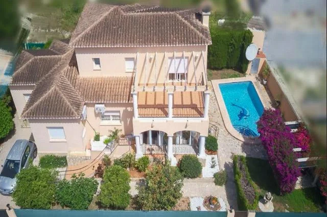 Three-bedroom chalet with private pool