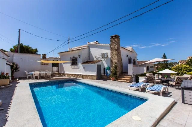Partially renovated Benissa villa, four bedrooms