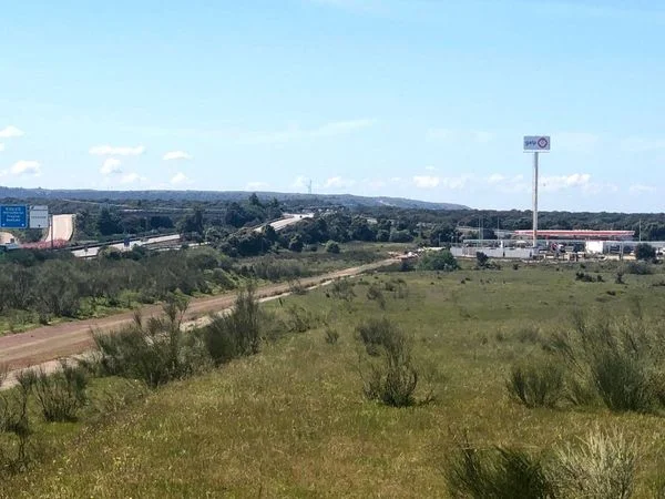 Terreno industrial de 5.256 m² en Peraleda