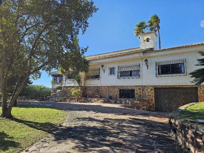 Nine-bedroom villa with private pool