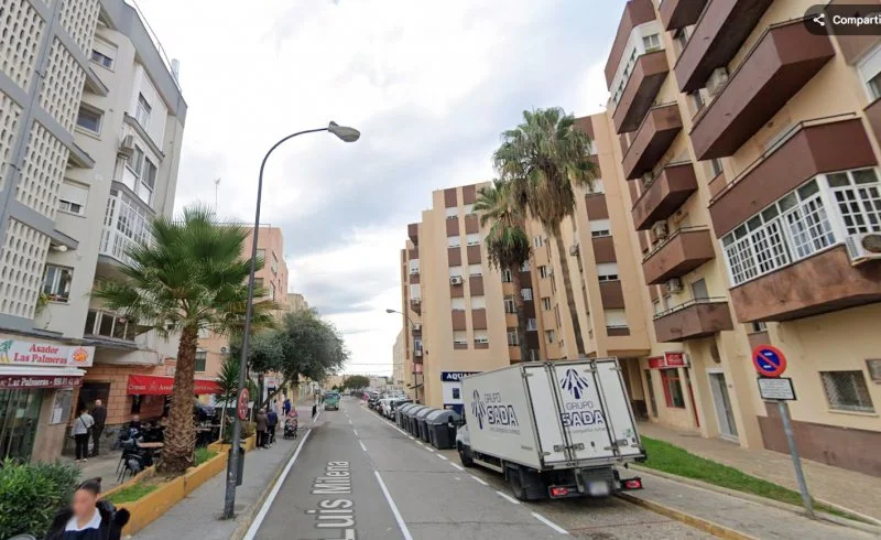 Street-front commercial unit in Luis Milena