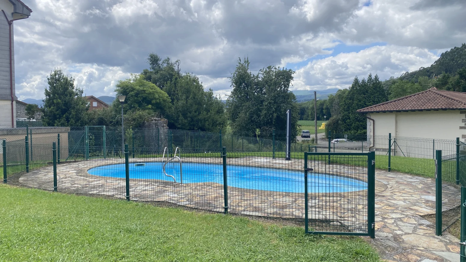 Hoznayo apartment with pool and garage