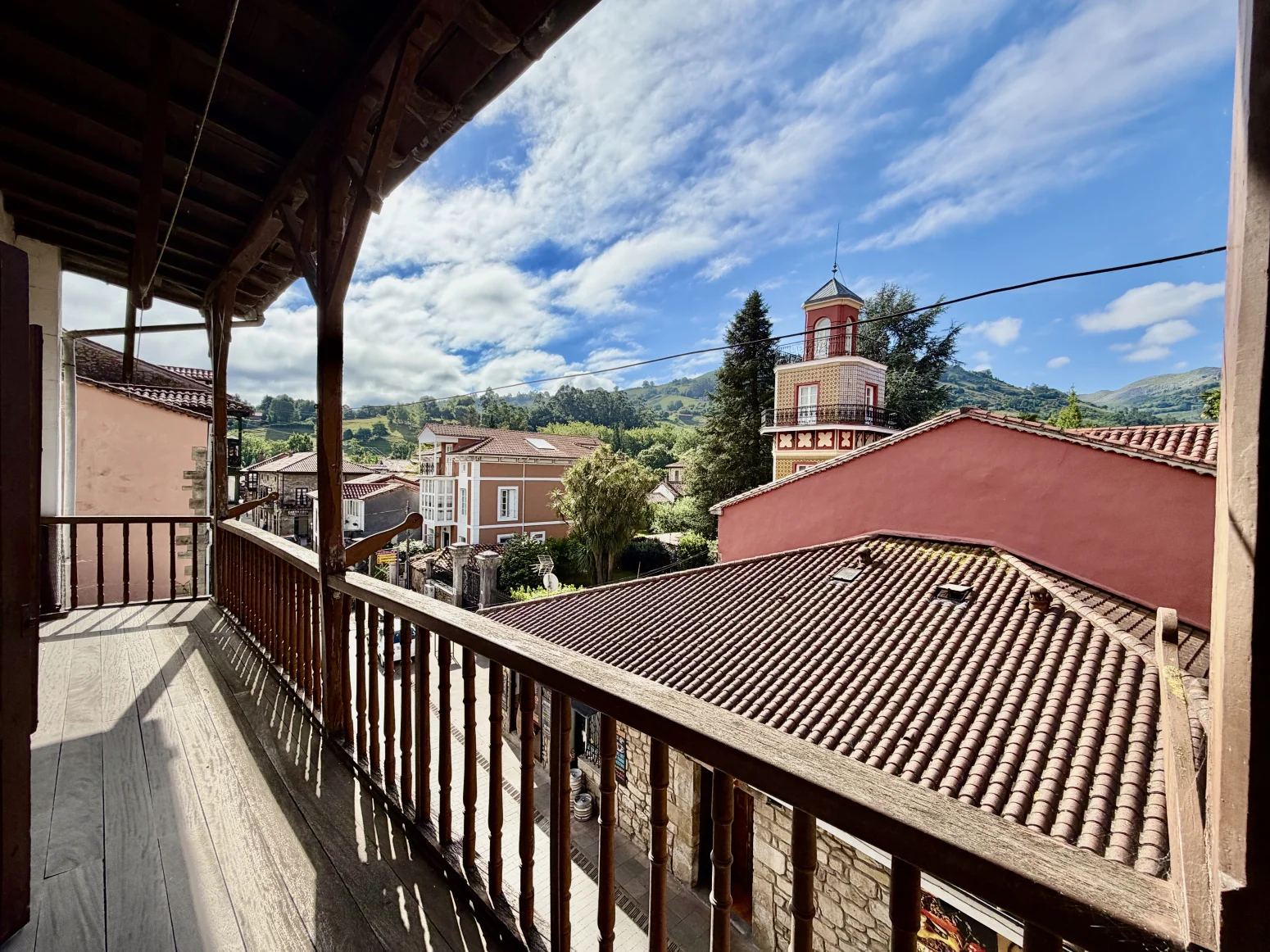 Historic Liérganes flat with attic potential