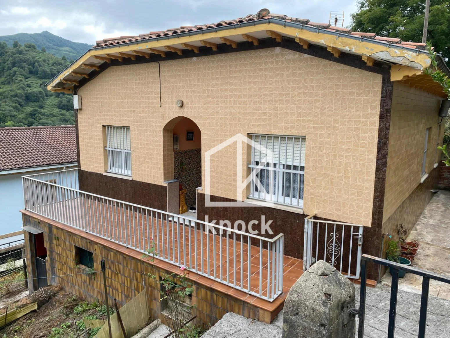 Rural Langreo house with three bedrooms