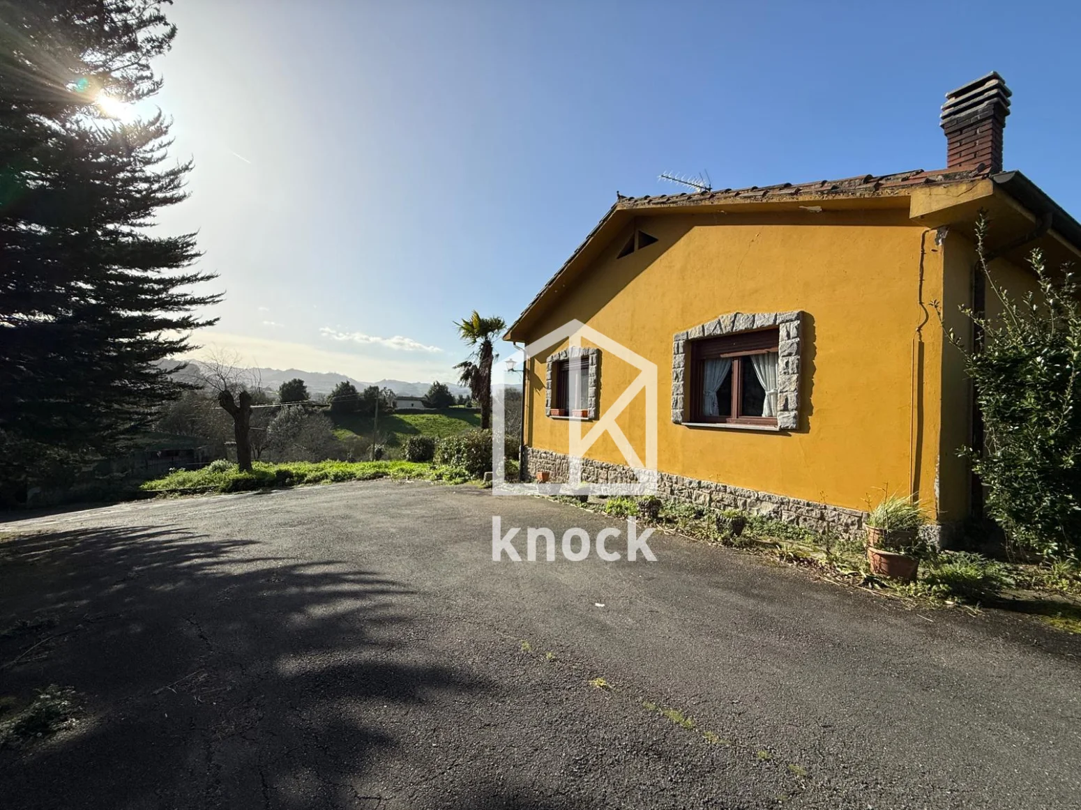 Chalet para reformar cerca de Villaviciosa, cuatro dormitorios