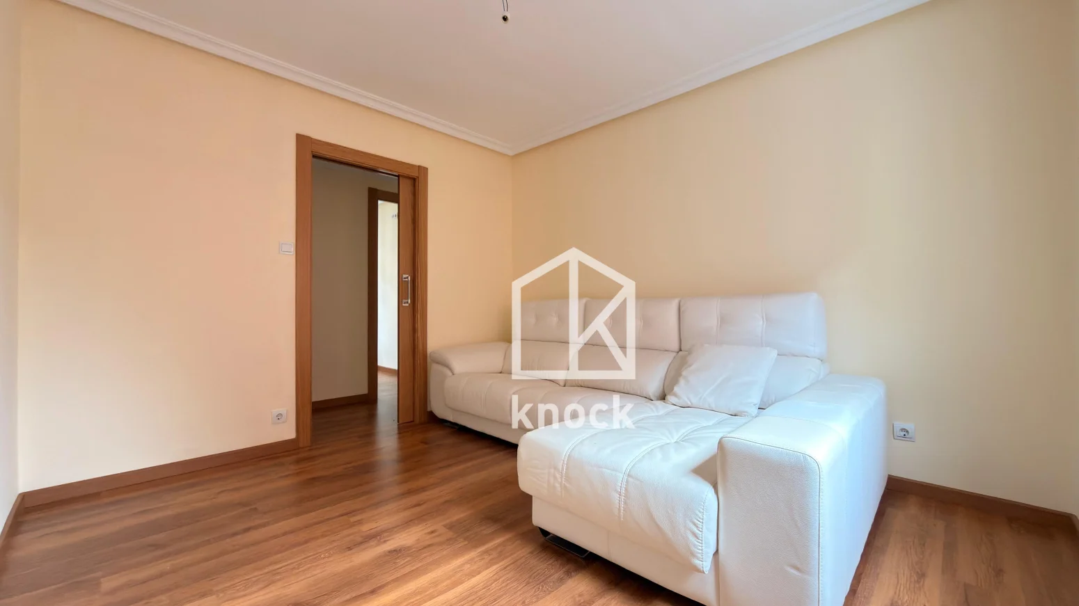 Rehabilitated two-bedroom flat in Teatinos