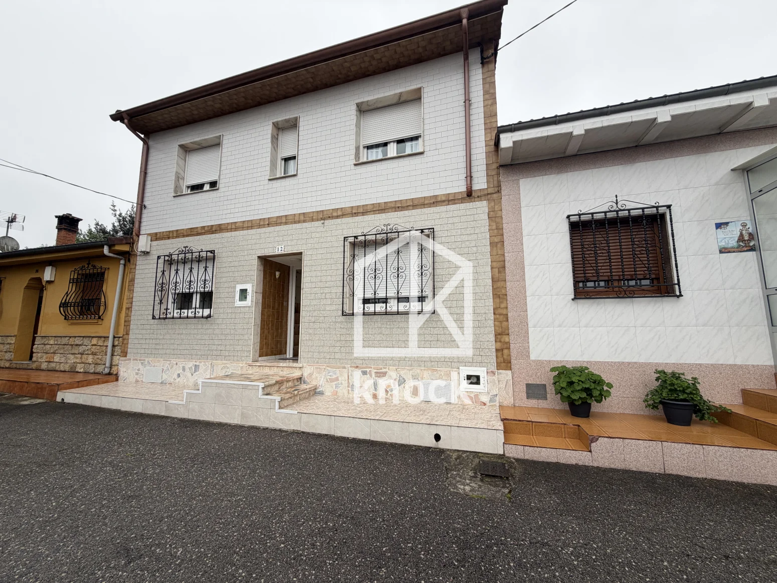 Two-storey house near La Felguera