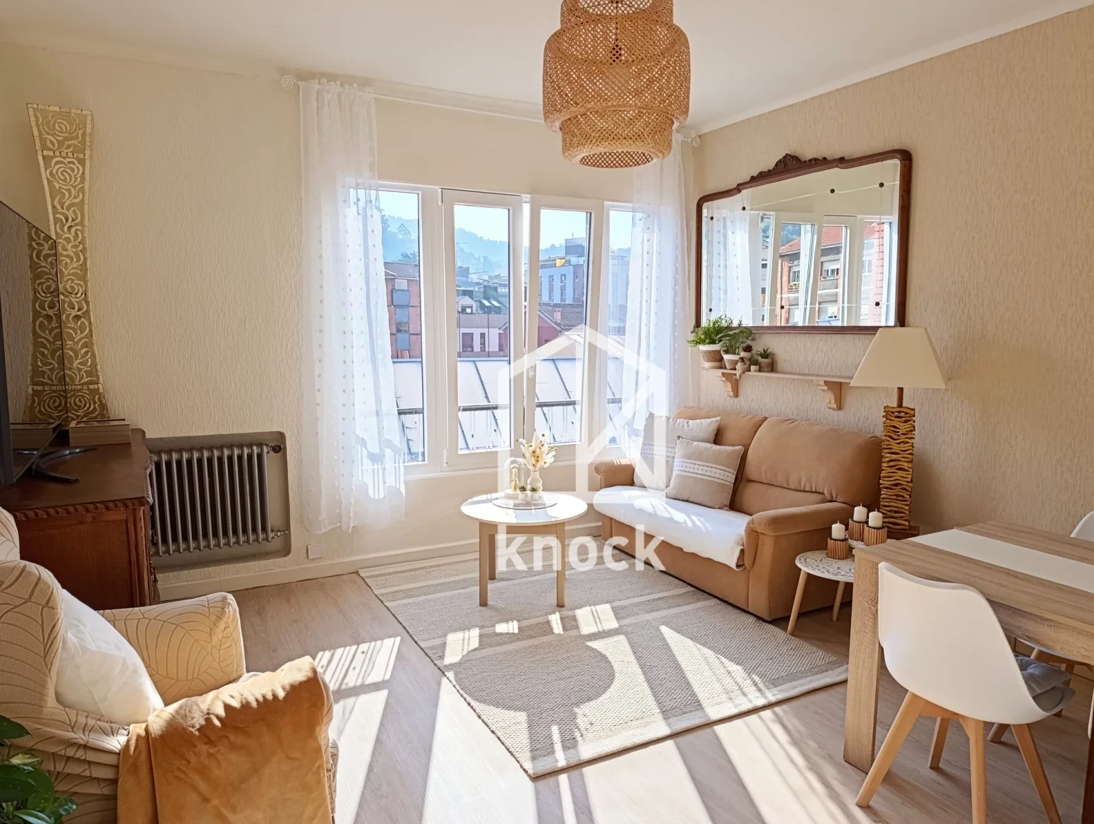 Bright renovated three-bedroom flat in Sama