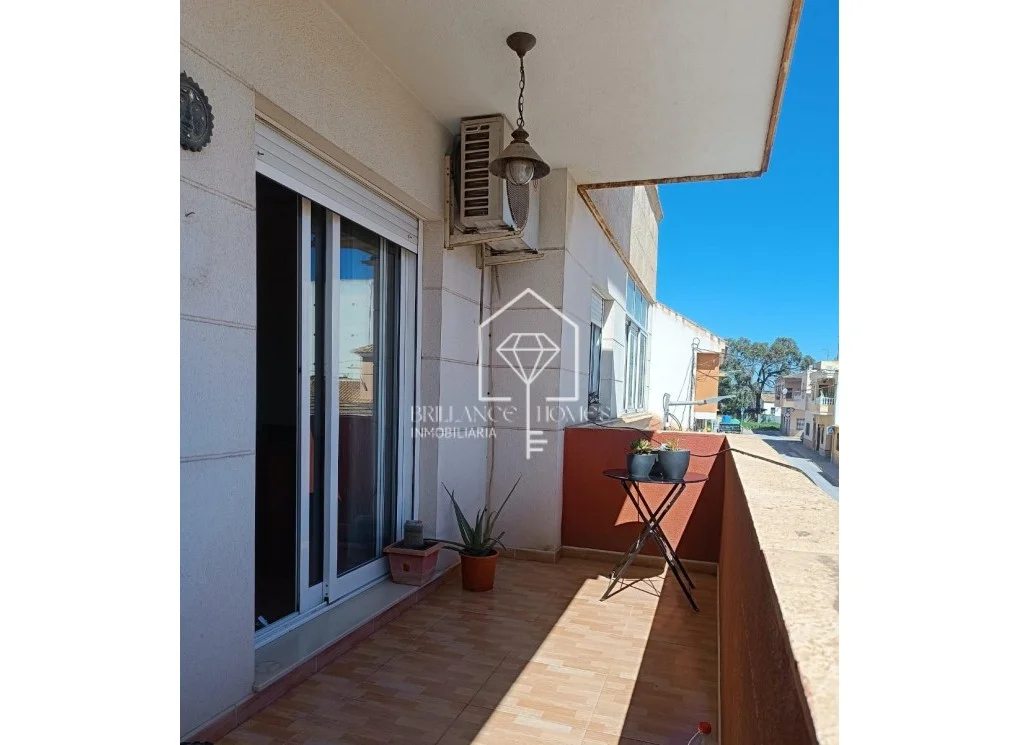 Amplio apartamento amueblado con terraza