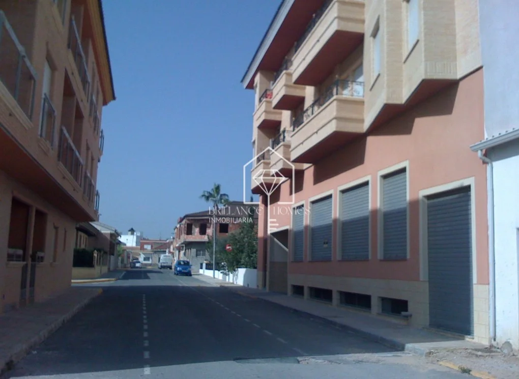 New 182 m² commercial unit