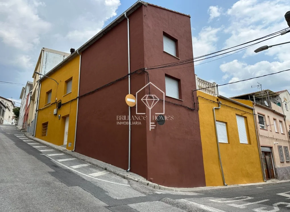 Renovated central house with private pool