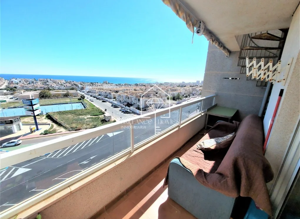 Ático con vistas al mar y terraza privada
