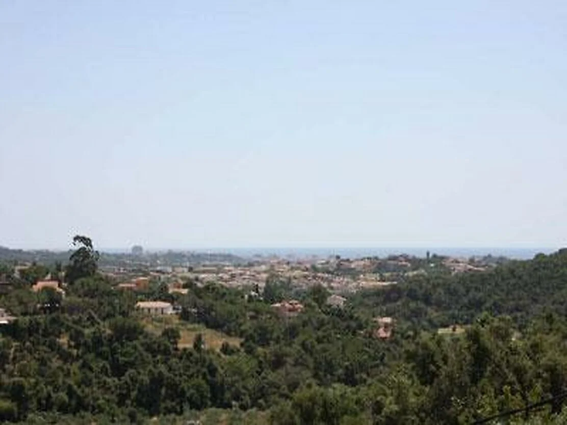 Sea-view plot with buildable potential
