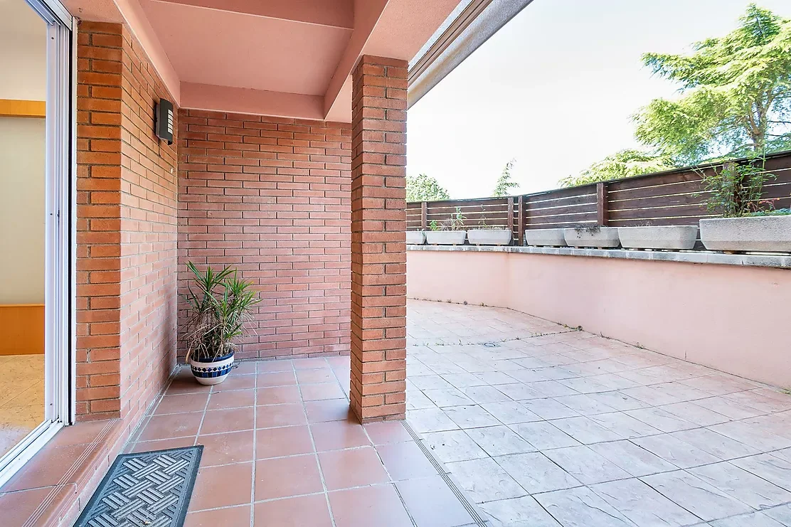 Casa adosada seminueva en Vilablareix, 3 habitaciones