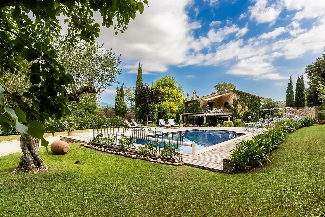 Rural masia with heated pool