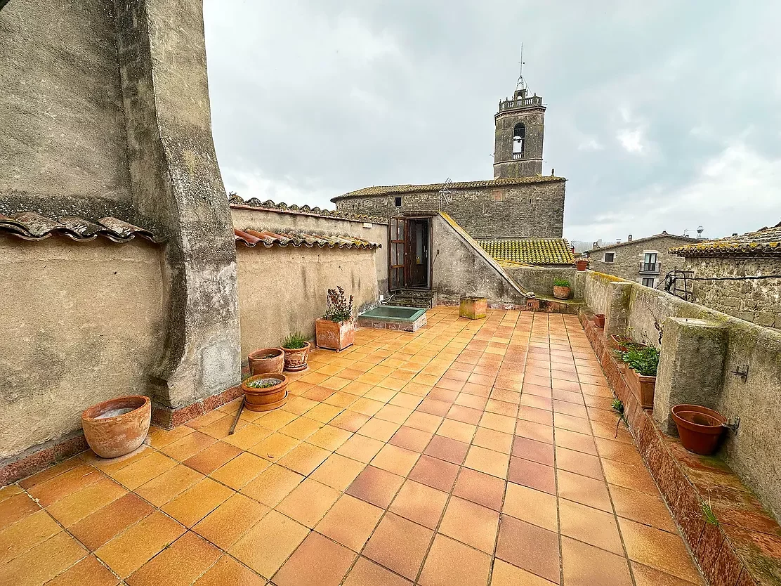 Restored three-level house with terrace