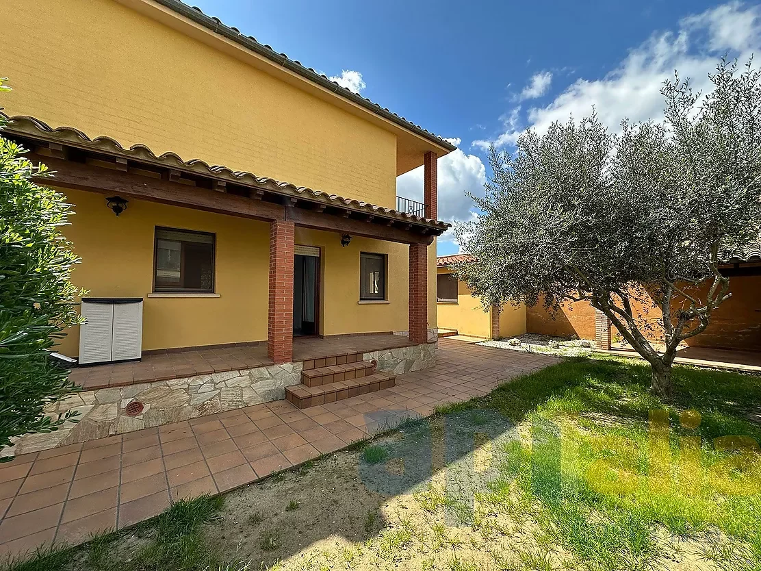 Spacious four-bedroom house with garden