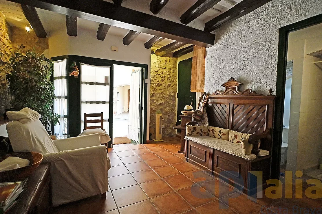 Rustic house in Bellcaire, 3 bedrooms