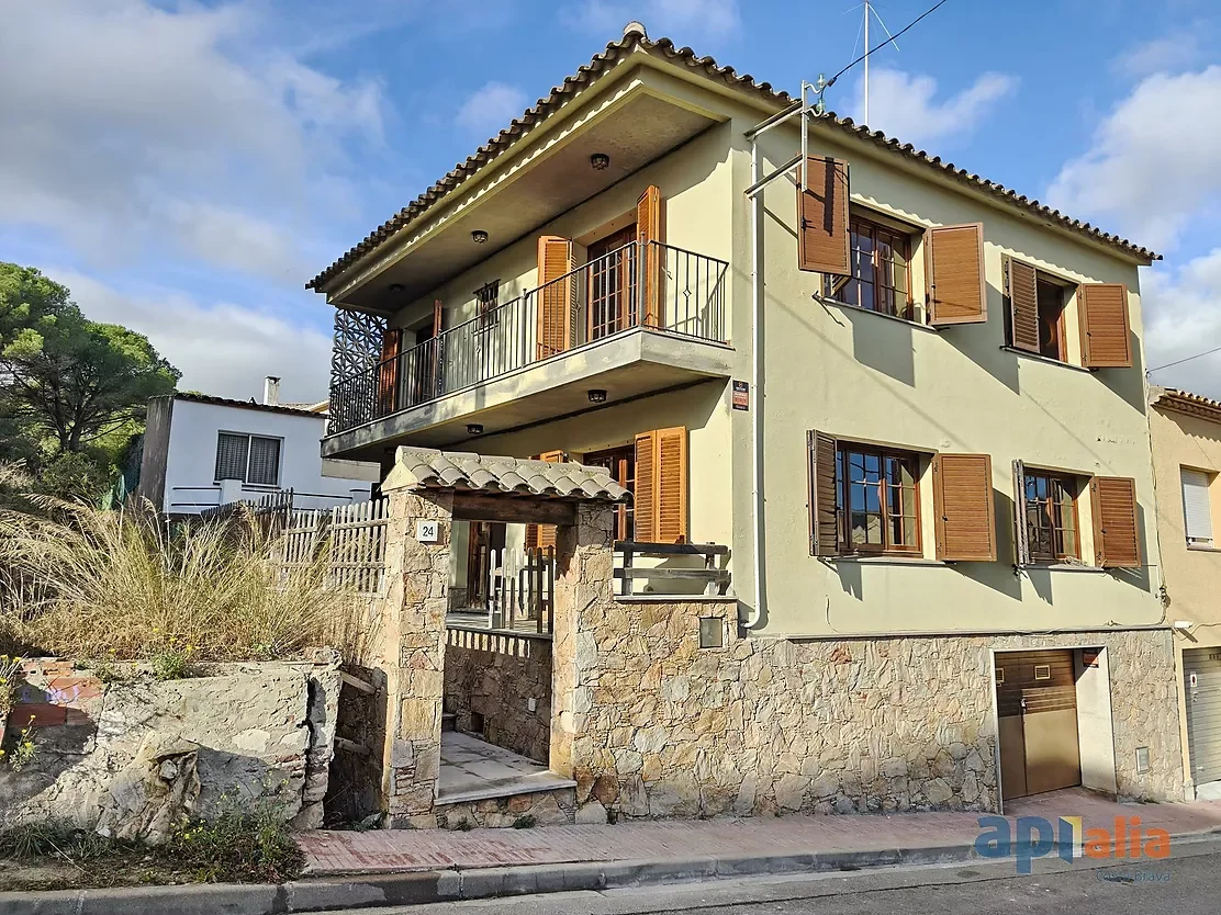 Casa reformable en Calonge, cuatro dormitorios