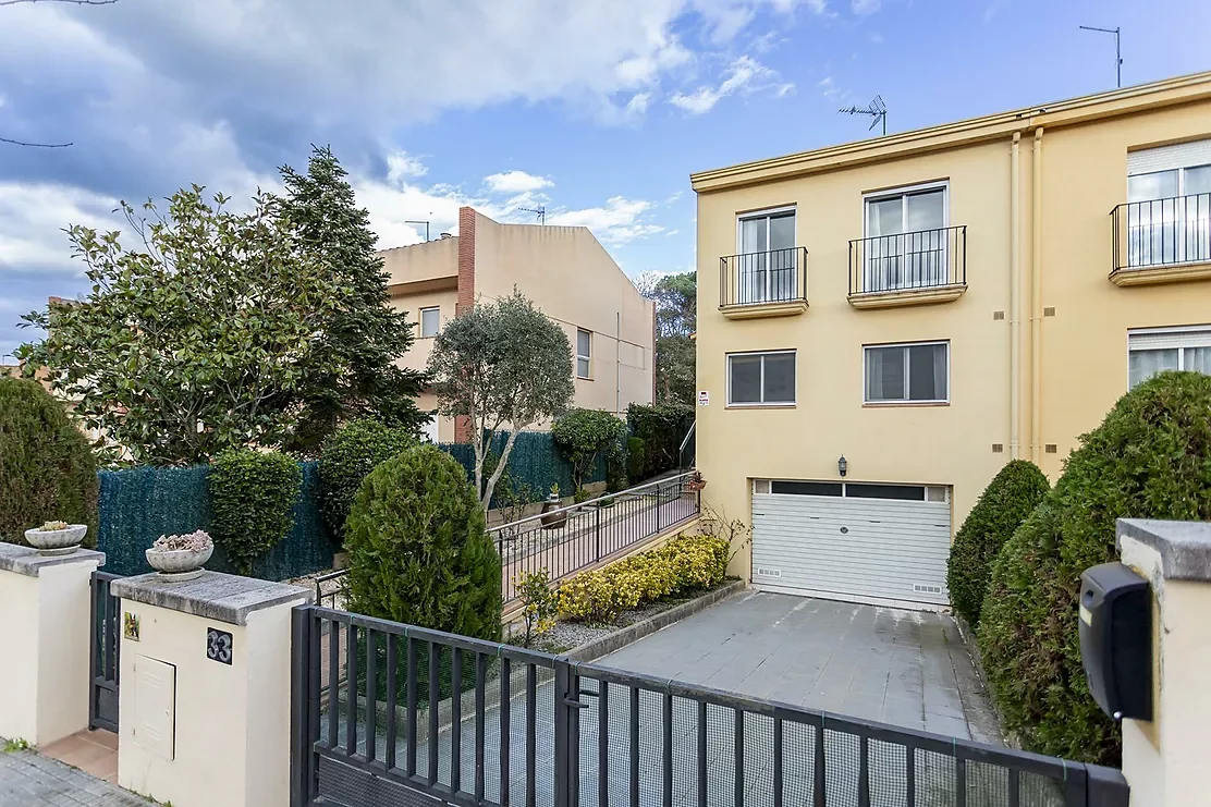 Townhouse near station, five bedrooms