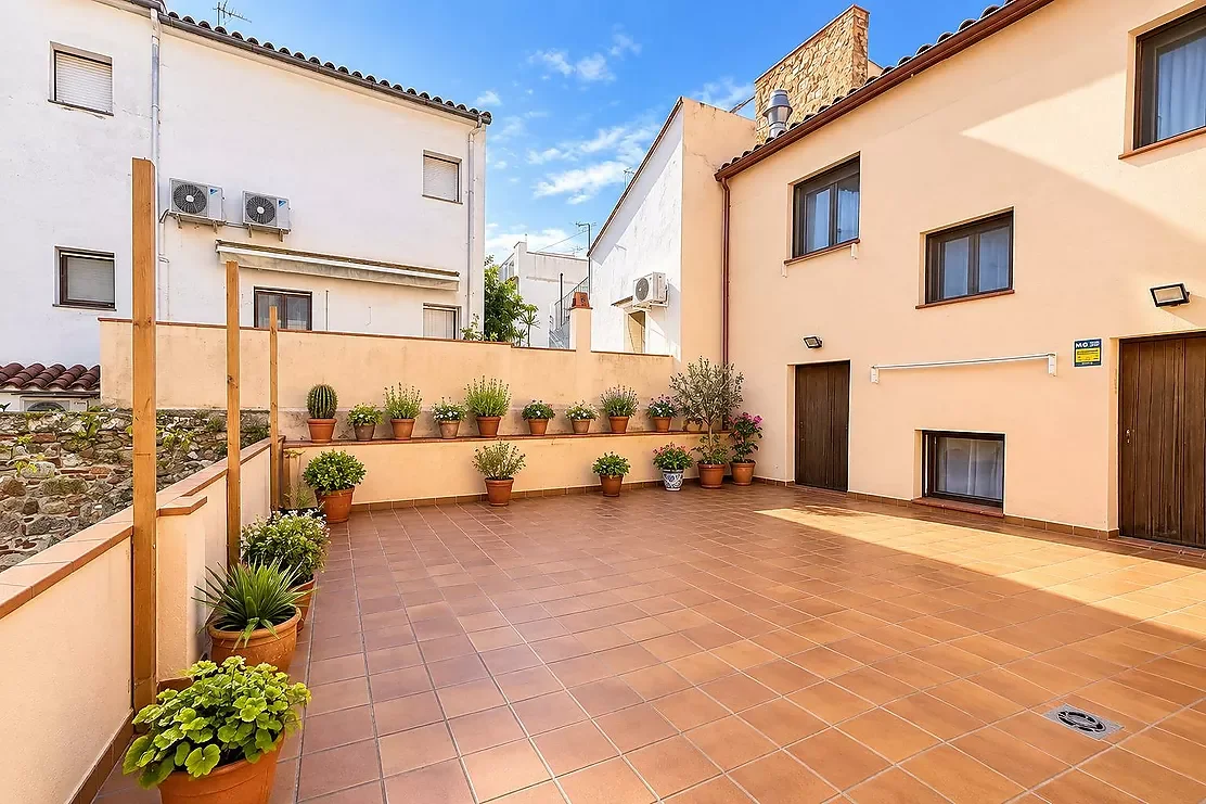 Mixed-use chalet near Palamós beach